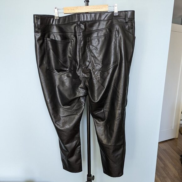 Abercrombie & Fitch The Skinny High Rise Faux Leather Pants Short Inseam - Picture 2 of 9